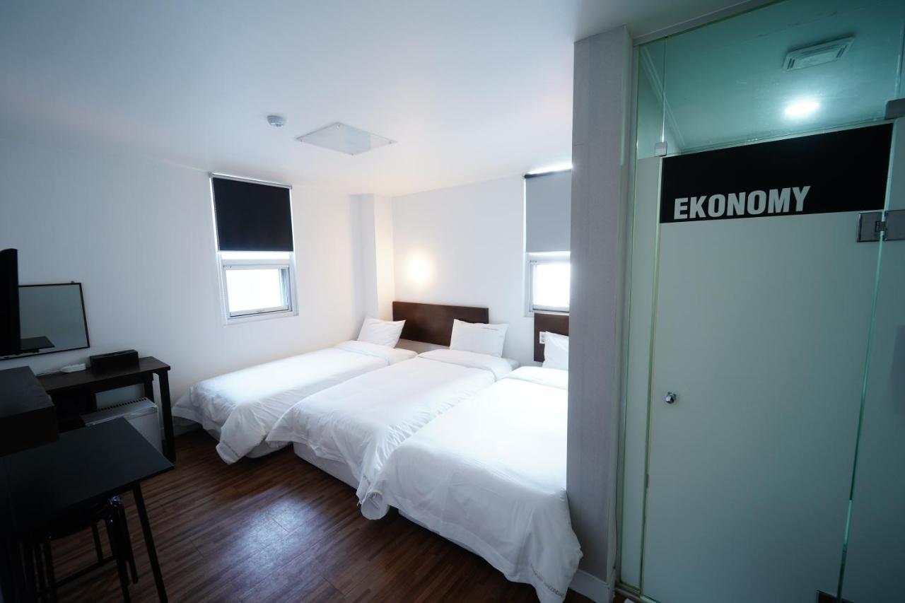 Ekonomy Haeundae Vandrarhem Busan Exteriör bild